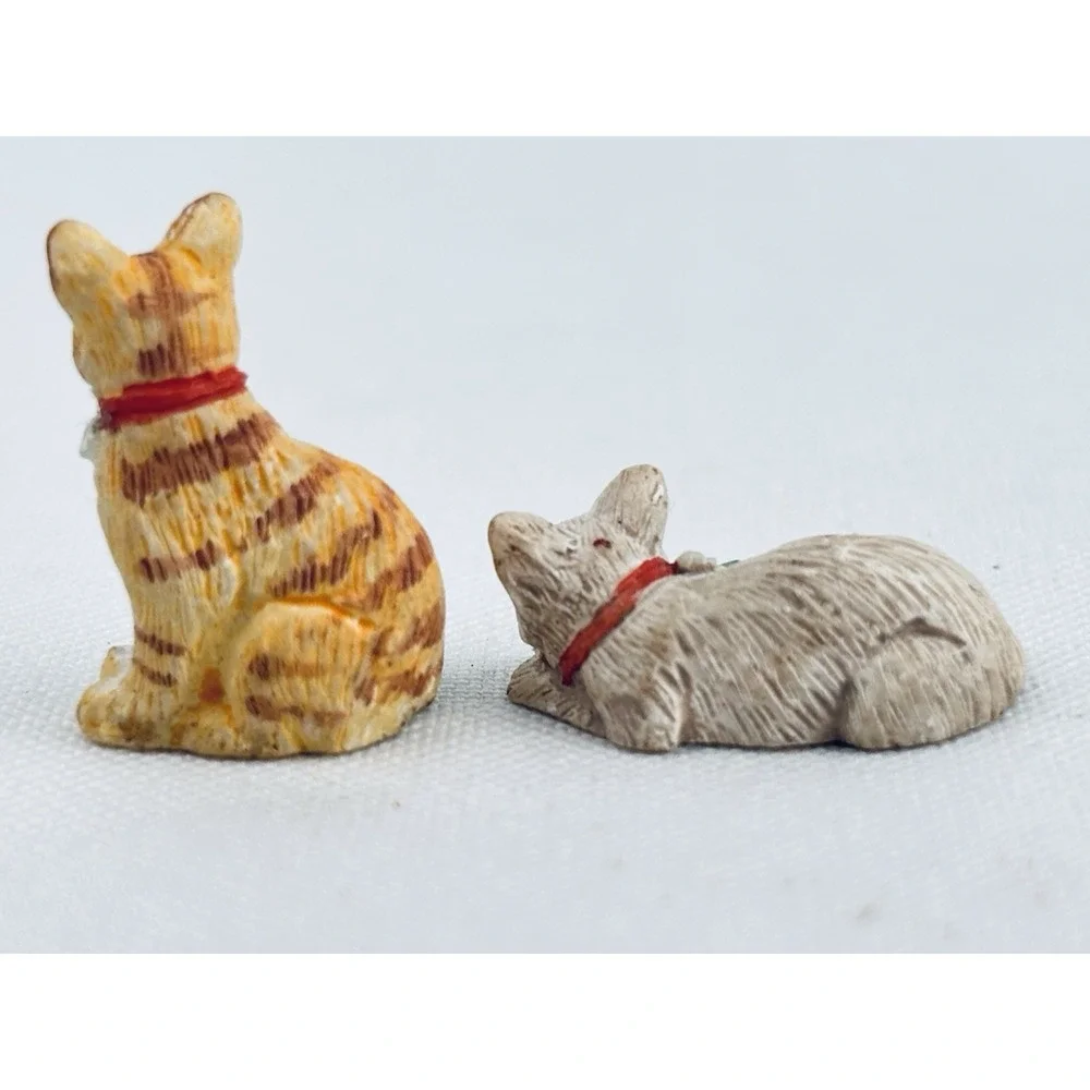 Vintage Dollhouse Miniature Lot Of 2 Cats - Christmas Bows Stripes White